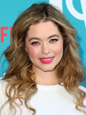 Sasha Pieterse Headshot