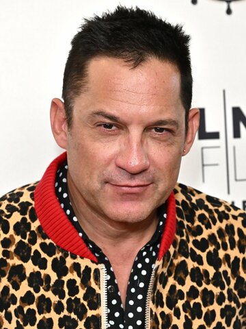 Enrique Murciano Headshot