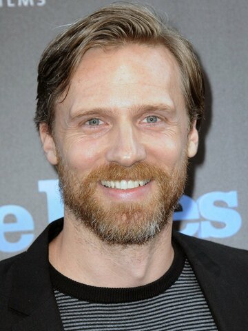 Teddy Sears Headshot