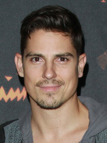 Sean Faris Headshot