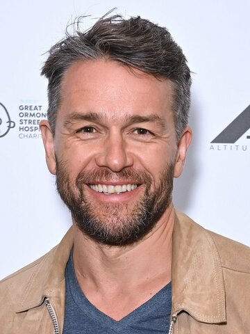 Julian Ovenden Headshot