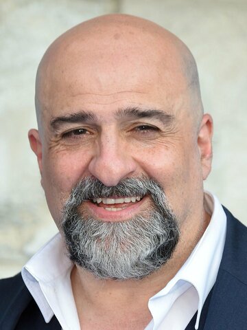Omid Djalili Headshot