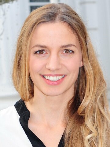 Annika Blendl Headshot