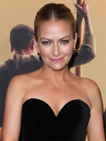 Becki Newton Headshot