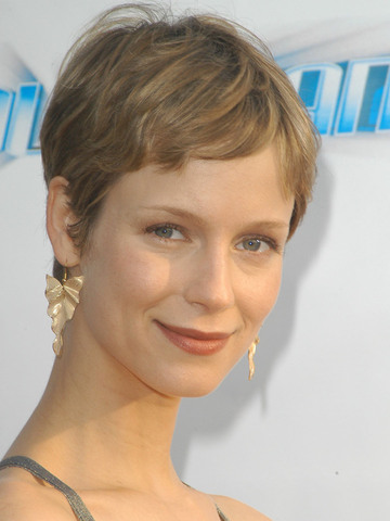 Laura Regan Headshot