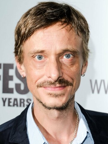 Mackenzie Crook Headshot