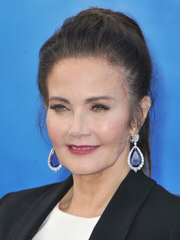 Lynda Carter Headshot