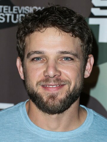 Max Thieriot Headshot
