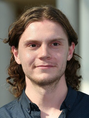 Evan Peters Headshot