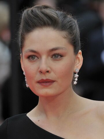 Alexa Davalos Headshot