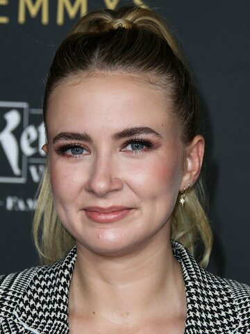 Eliza Bennett Headshot