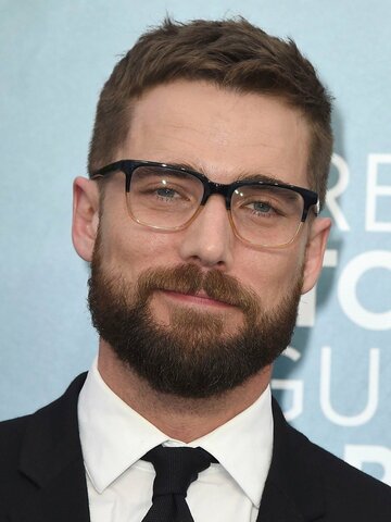 Dustin Milligan Headshot