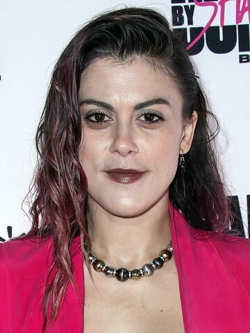 Lindsey Shaw Headshot