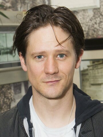 Bryan Dick Headshot