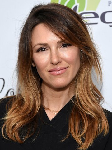 Elizabeth Hendrickson Headshot