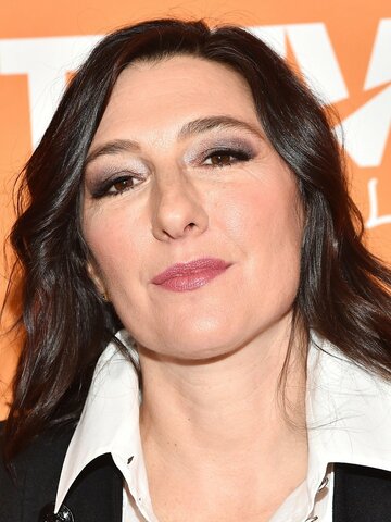 Ali Adler Headshot