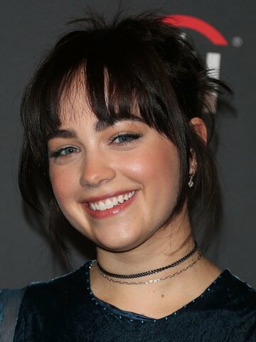 Mary Mouser Headshot