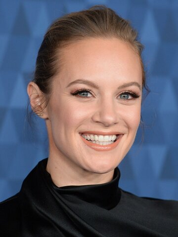 Danielle Savre Headshot