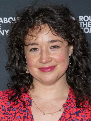 Sarah Steele Headshot