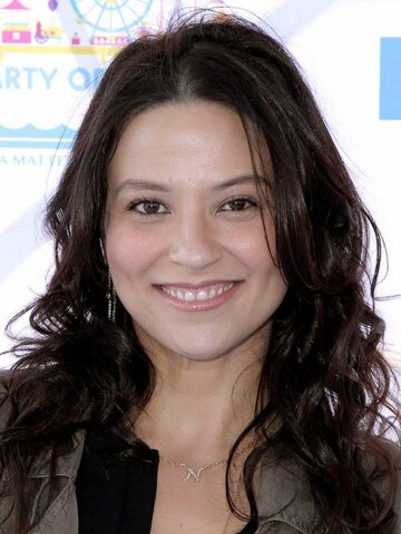 Navi Rawat Headshot