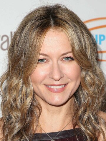 Ali Hillis Headshot