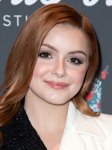 Ariel Winter Headshot