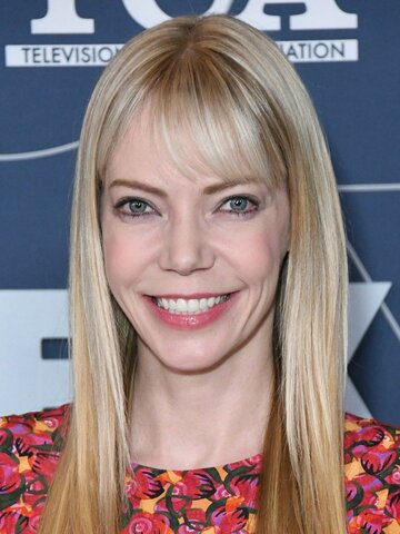 Riki Lindhome Headshot