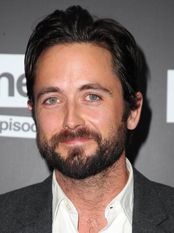 Justin Chatwin Headshot