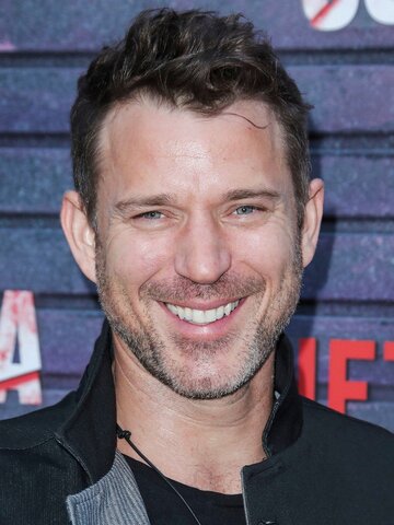 Wil Traval Headshot