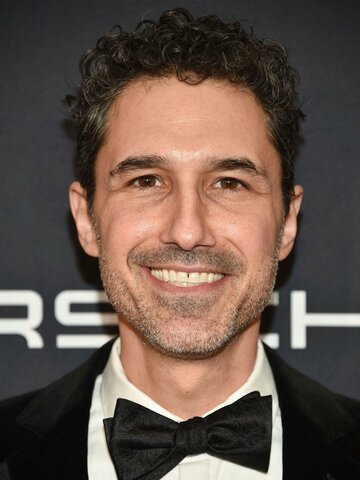Ethan Zohn Headshot