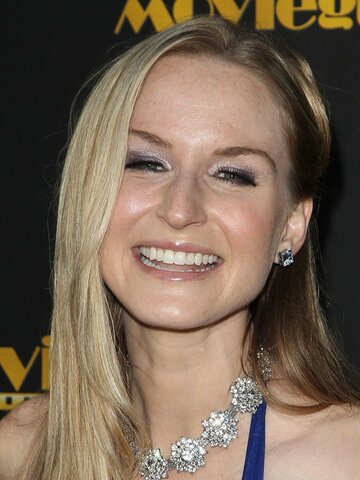 Jenn Gotzon Headshot