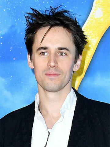 Reeve Carney Headshot