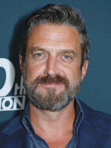 Raúl Esparza Headshot