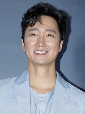 Park Hae-il Headshot