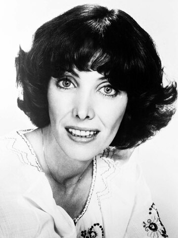 Beth Howland Headshot