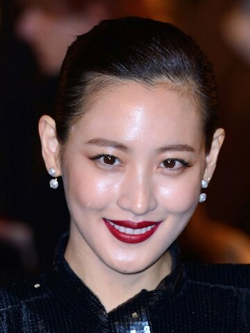 Claudia Kim Headshot