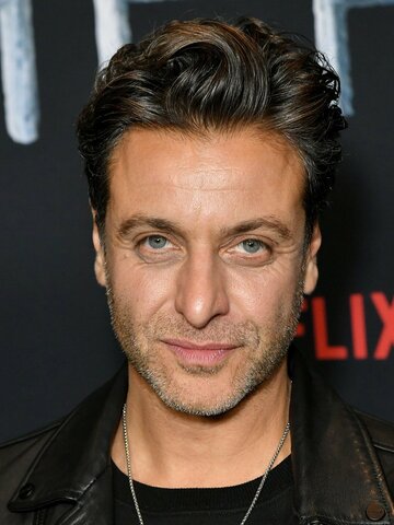 Adam Levy Headshot