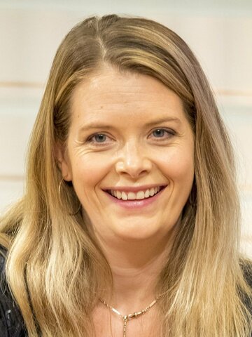 Andrea Lowe Headshot