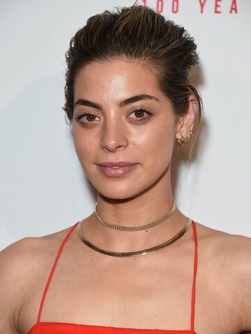 Gia Mantegna Headshot
