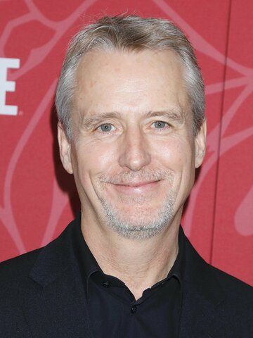 Linus Roache Headshot
