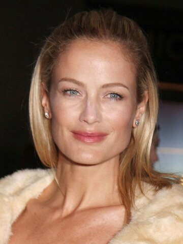 Carolyn Murphy Headshot