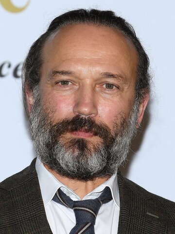 Vincent Perez Headshot