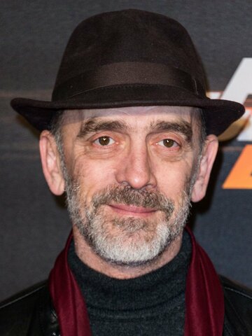 Adrian Schiller Headshot
