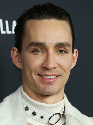 Robert Sheehan Headshot