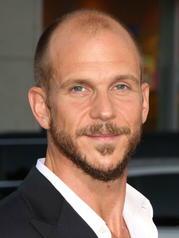 Gustaf Skarsgård Headshot