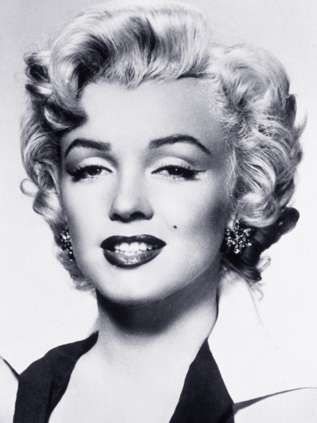 Marilyn Monroe on Instagram: “MARILYN MONROE MOVIE CLIP: Lorelei (Marilyn)  is surprised that her …
