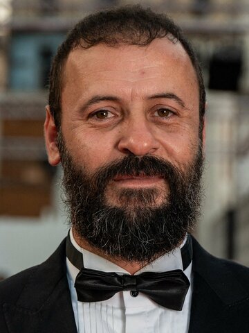 Ali Suliman Headshot