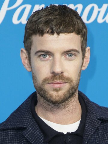 Harry Treadaway Headshot
