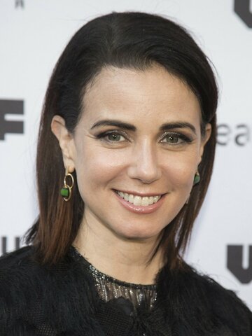 Mia Kirshner Headshot