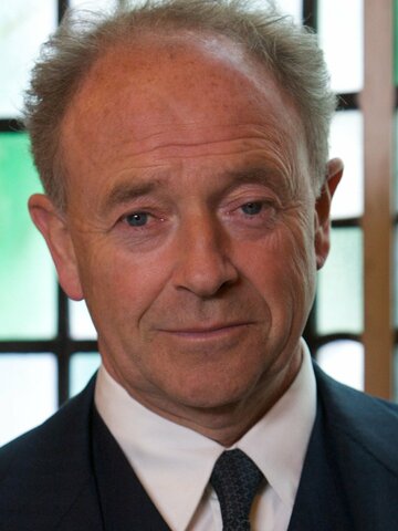 Michael Kitchen Headshot